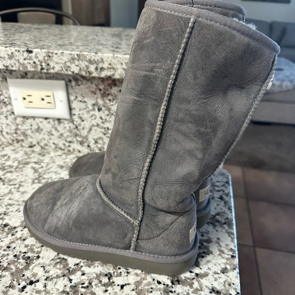 Gray Uggs brand new condition